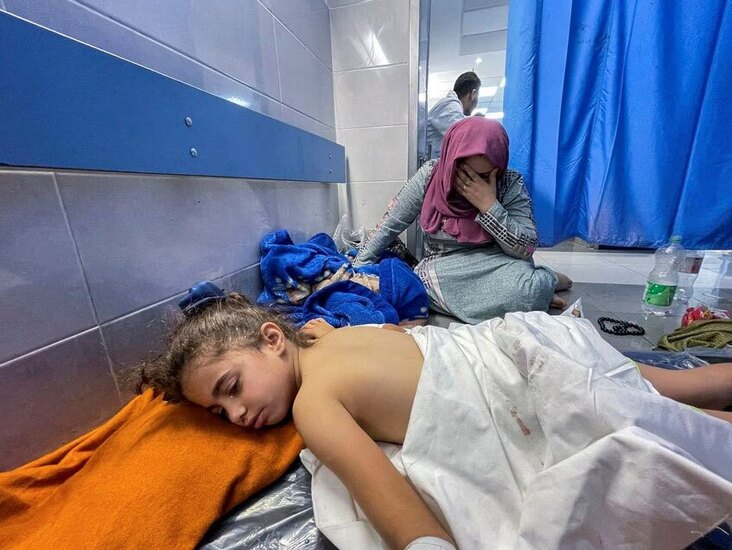 دخترک فلسطینی زخمی در بیمارستان شفا در غزه