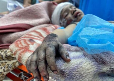 کودک زخمی فلسطینی در بیمارستان هم امنیت ندارد