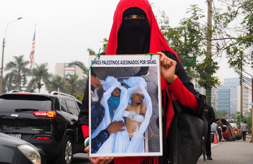 تجمع اعتراضی مقابل سفارت آمریکا در پرو در اعتراض به کشتار غیرنظامیان در غزه