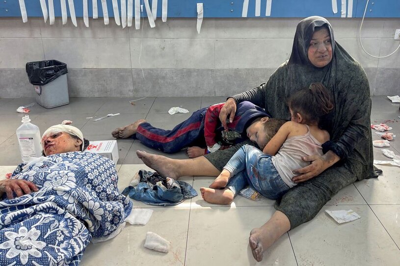 مادر درمانده فلسطینی و فرزندانش در بیمارستان
