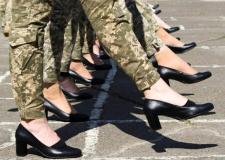 زنان ارتش اوکراین کفش مناسب جنگ ندارند