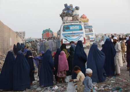 آغاز اخراج مهاجران غیرقانونی افغانستانی از پاکستان
