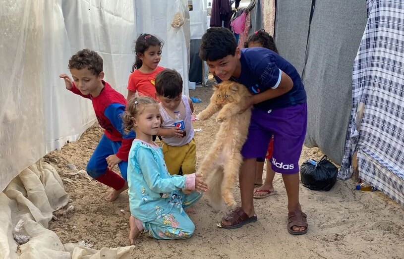 کودکان در اردوگاه آوارگان در خان یونس نوار غزه