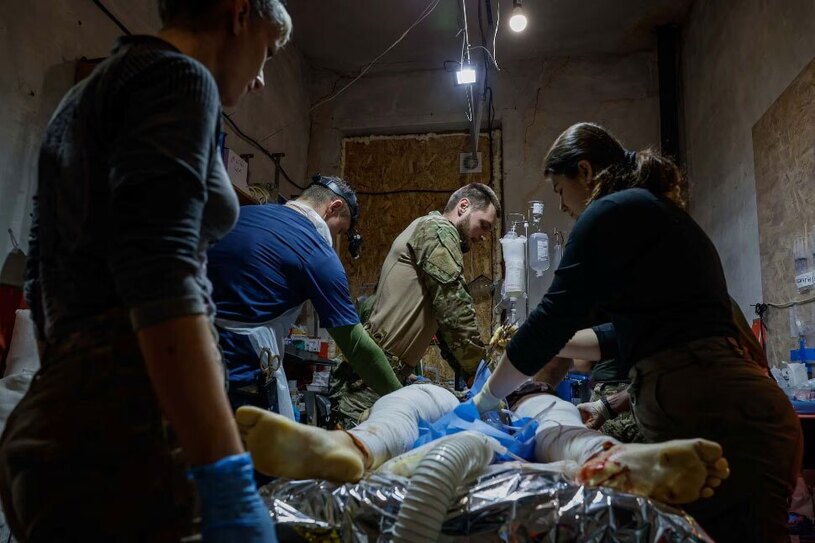 مداوای نیروهای زخمی اوکراین در بیمارستان صحرایی