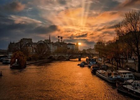 آفتاب در حال غروب در شهر پاریس