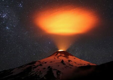 کوه آتشفشانی ویلاریکا در شیلی/ رویترز