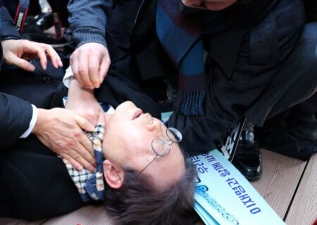 حمله با چاقو به گردن رهبر اپوزیسیون کره جنوبی