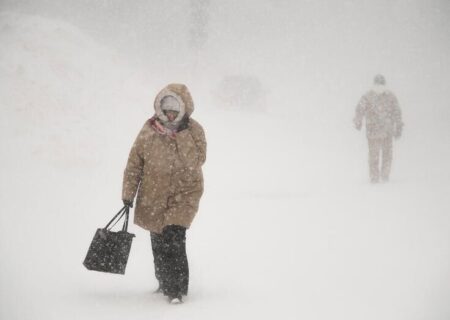 بارش شدید برف در شهر ساخالینسک