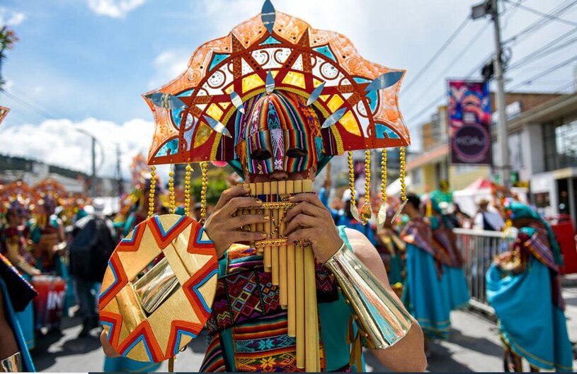 یک کارناوال خیابانی سالانه در کلمبیا