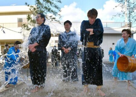 پاشیدن آب سرد به روی ۳ مرد تازه ازدواج کرده ژاپنی