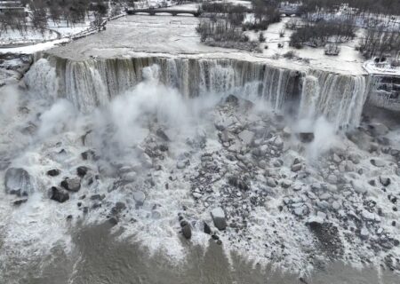 یخ زدگی آبشارنیاگارا و برخی دیگر از آبشارهای آمریکا