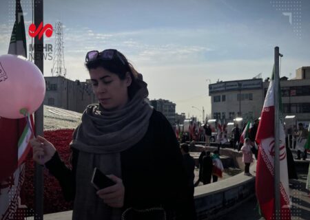 عکس پربازدید مهر از خانم بی حجاب در راهپیمایی