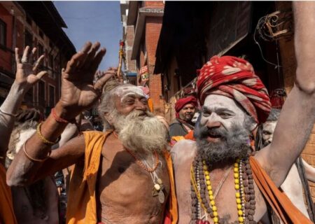 راهپیمایی جشنواره ” ماها شیواراتری” هندوها