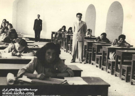 مدرسه دخترانه ای در تهران ۸۰ سال قبل /عکس