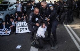 طلبه های یهودی مخالف سربازی اجباری در اسراییل