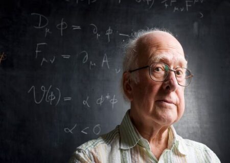 پیتر هیگز، فیزیک‌دان خالق نظریه «ذره خدا» درگذشت