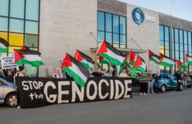 تجمع حامیان فلسطین در مقابل شبکه تلویزیونی نیوزیلند