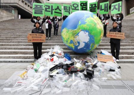 گرامیداشت “روز زمین” از سوی فعالان محیط زیست