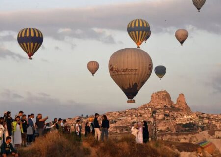 پرواز بالن ها بر فراز منطقه “کاپادوکیا” ترکیه