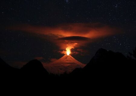 فعالیت کوه آتشفشانی” ویلاریکا” در شیلی