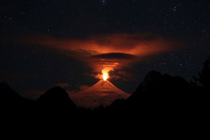 فعالیت کوه آتشفشانی” ویلاریکا” در شیلی