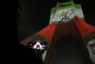 نورپردازی برج آزادی تهران به مناسبت شهادت رئیس جمهوری و هیات همراه