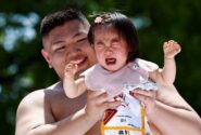 مسابقه سومو با گریه بچه در معبد “سنسوجی”