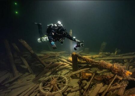 بقایای یک کشتی غرق شده در دریای بالتیک