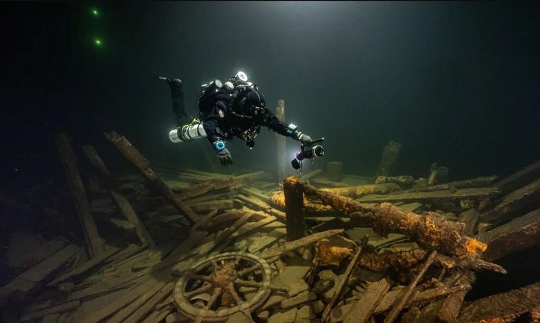 بقایای یک کشتی غرق شده در دریای بالتیک