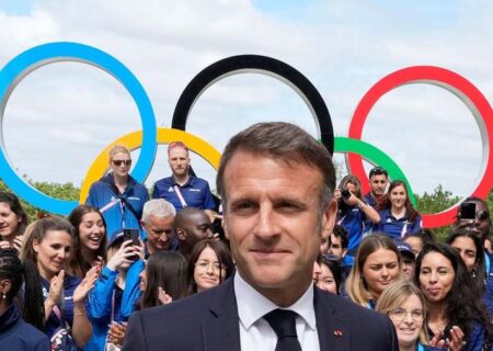 “امانوئل ماکرون” در جریان بازدید از دهکده المپیک پاریس