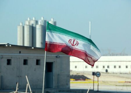 گاردین: ایران با انتقال ذخایر اورانیوم خود به کشور سوم مخالف است