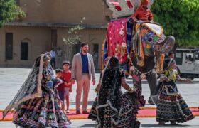 استقبال رسمی از معاون رئیس جمهوری آمریکا