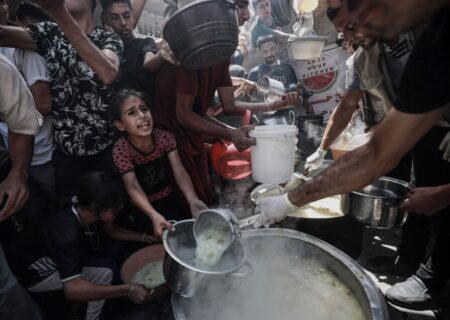 صف توزیع غذا در نوار غزه