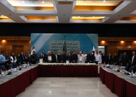 روستاییان باید به گرانیگاه توسعه برگردند  بدون حضور رسانه، توسعه امکان‌پذیر نیست