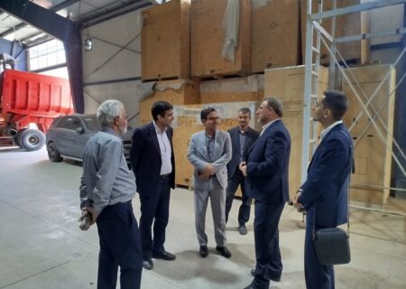 بازدید نماینده دیوان محاسبات از انبارهای اموال تملیکی قم و تأکید بر تسریع تعیین تکلیف کالاها