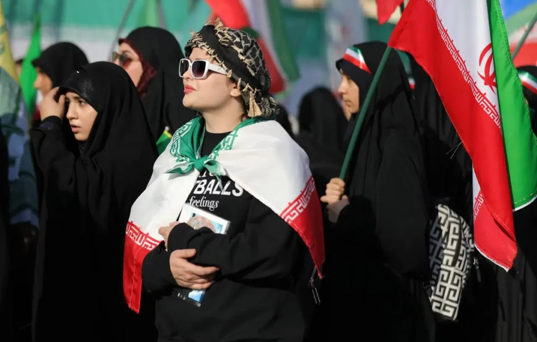 دخترانی با حجاب متفاوت در رژه دختران جانفدا