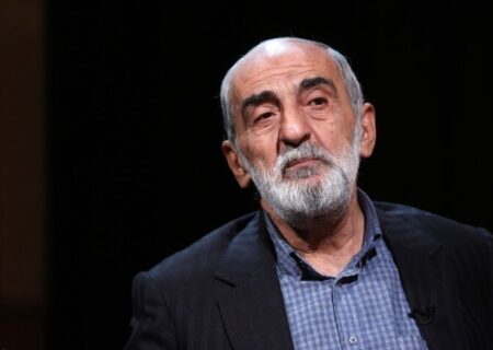 حسین شریعتمداری هم از تندروها برائت جست