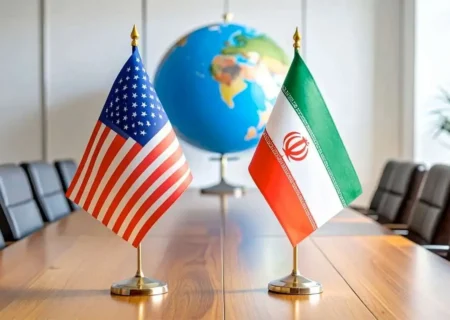 تاکید کیهان بر ضرورت تعلیق مذاکرات ایران و آمریکا